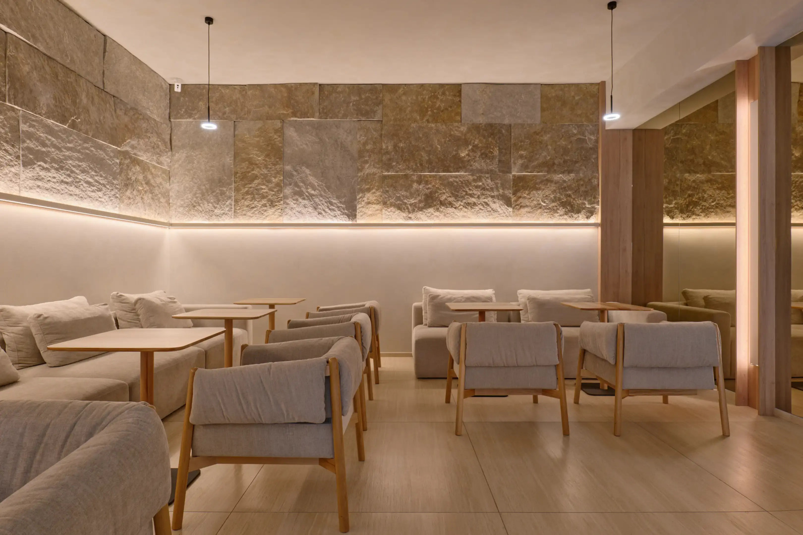 Отель SLIDE Bleisure & MICE