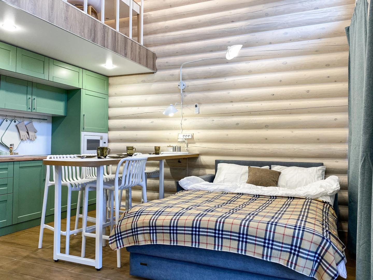 Частный дом  Три Избы