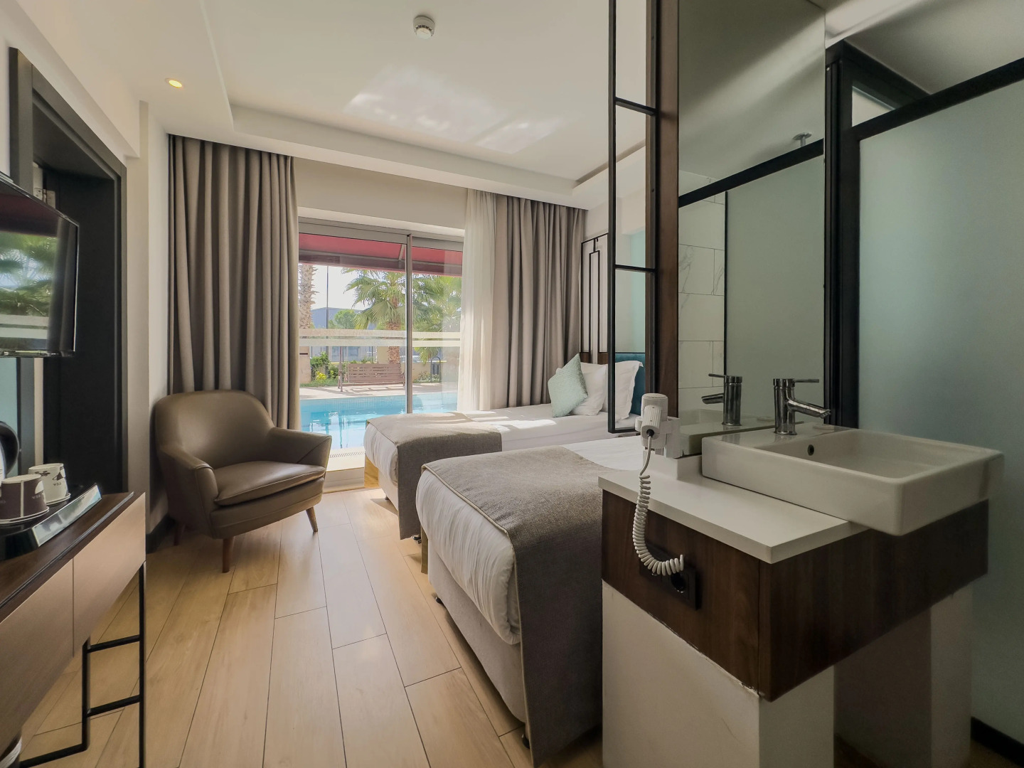 Отель Leaf Port Boutique