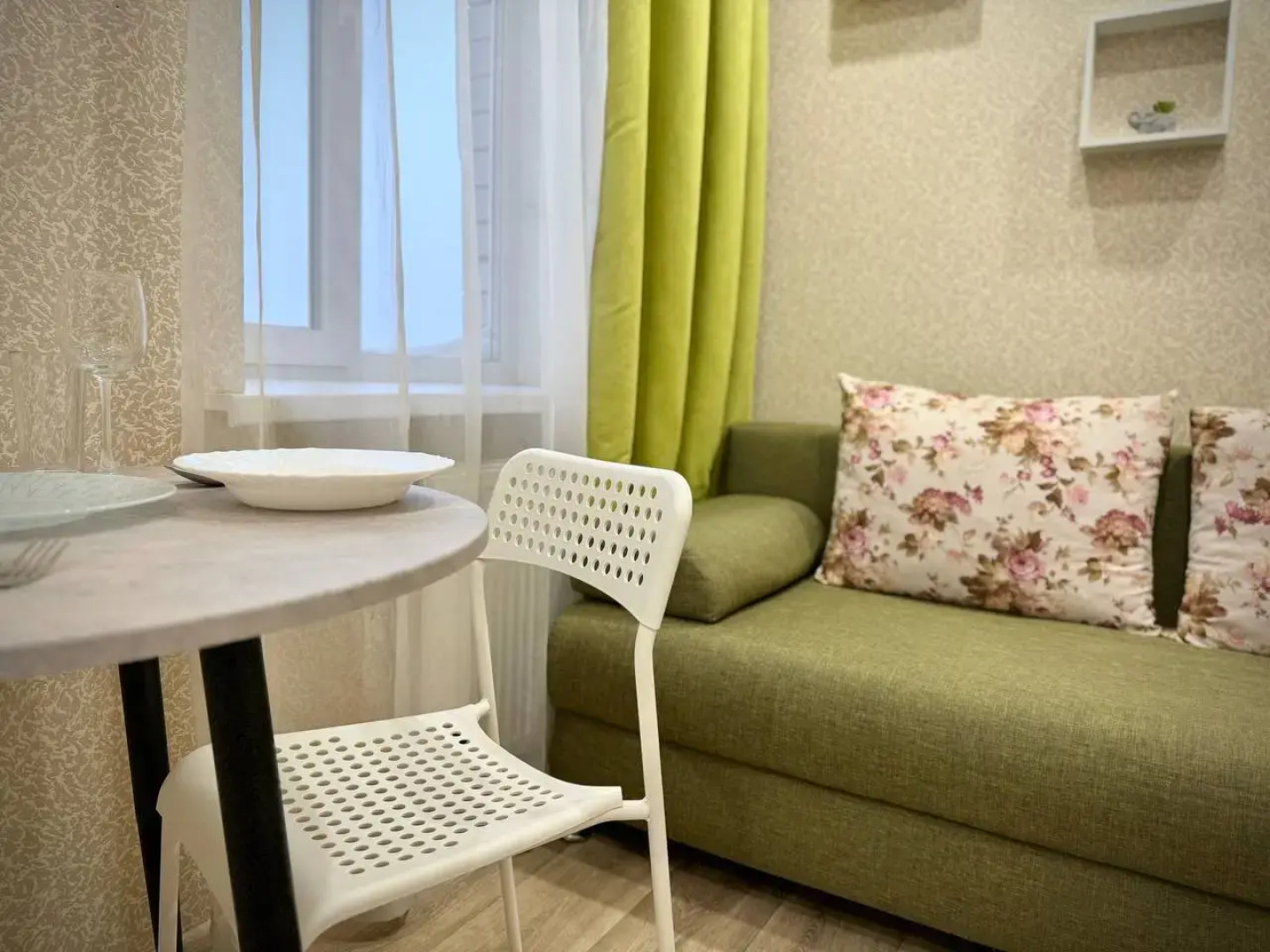 Олимпийский бульвар с видом на город