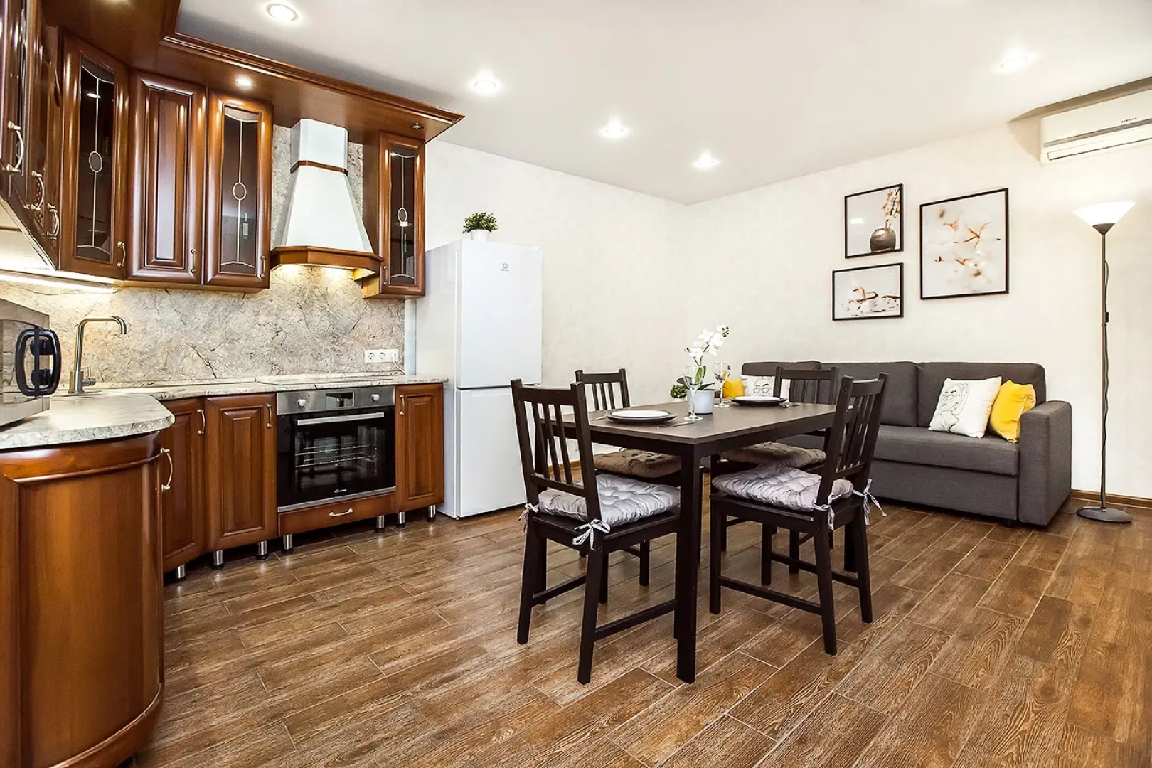 Апартаменты Jane Eyre SUTKI LIFE