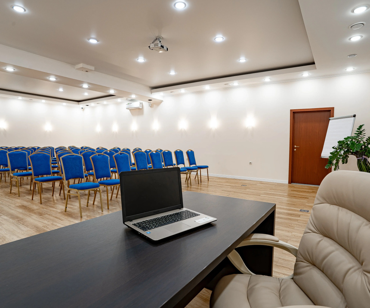 Отель Метрополис