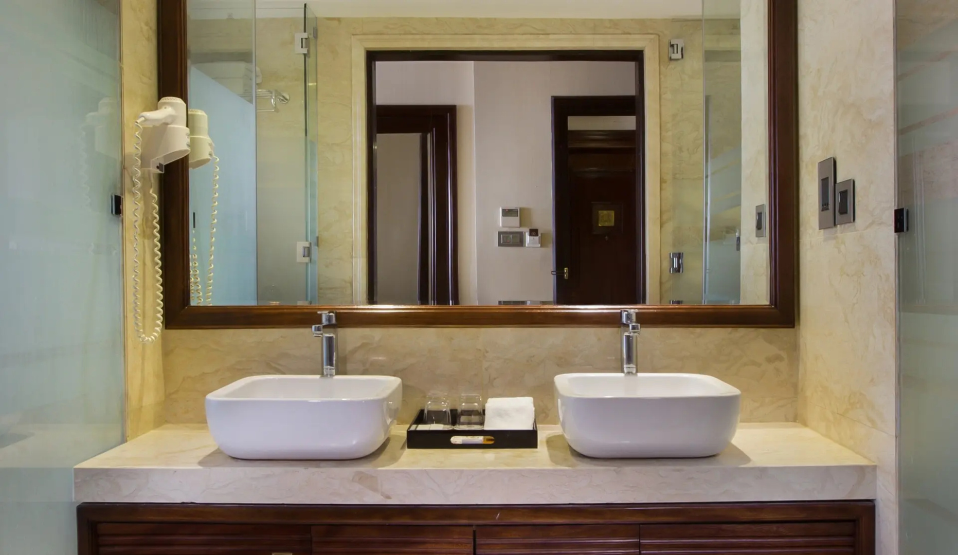 Отель Golden Silk Boutique Hotel