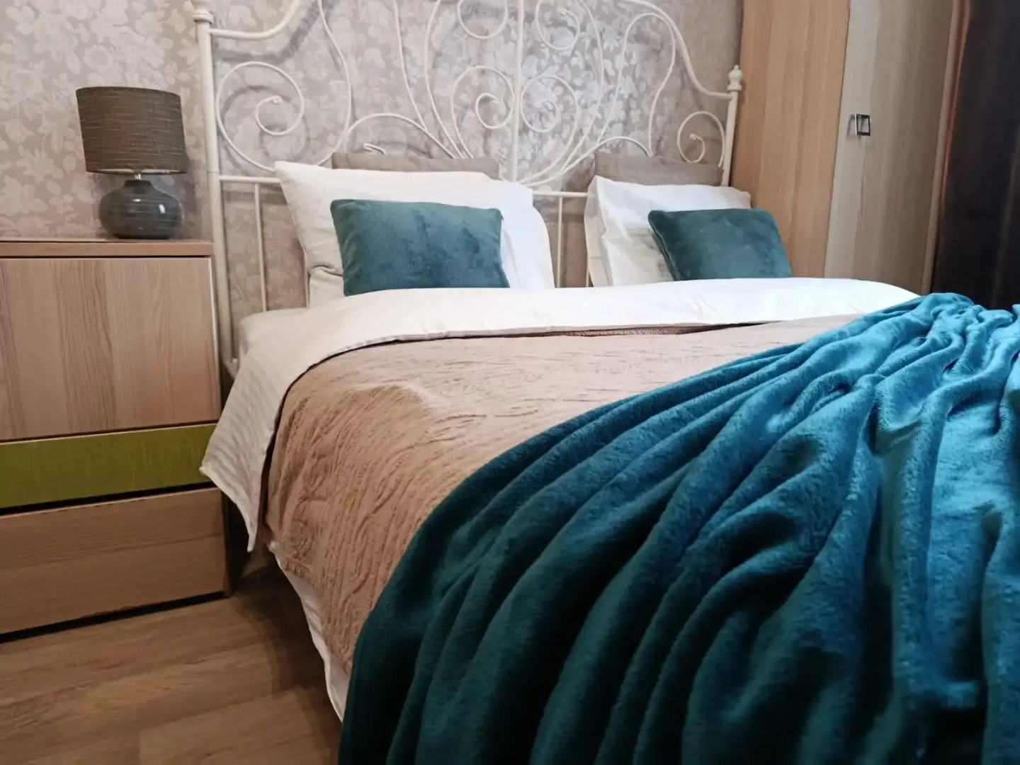 Апартаменты Квартира AlexHome РП Свердловский Строителей 9