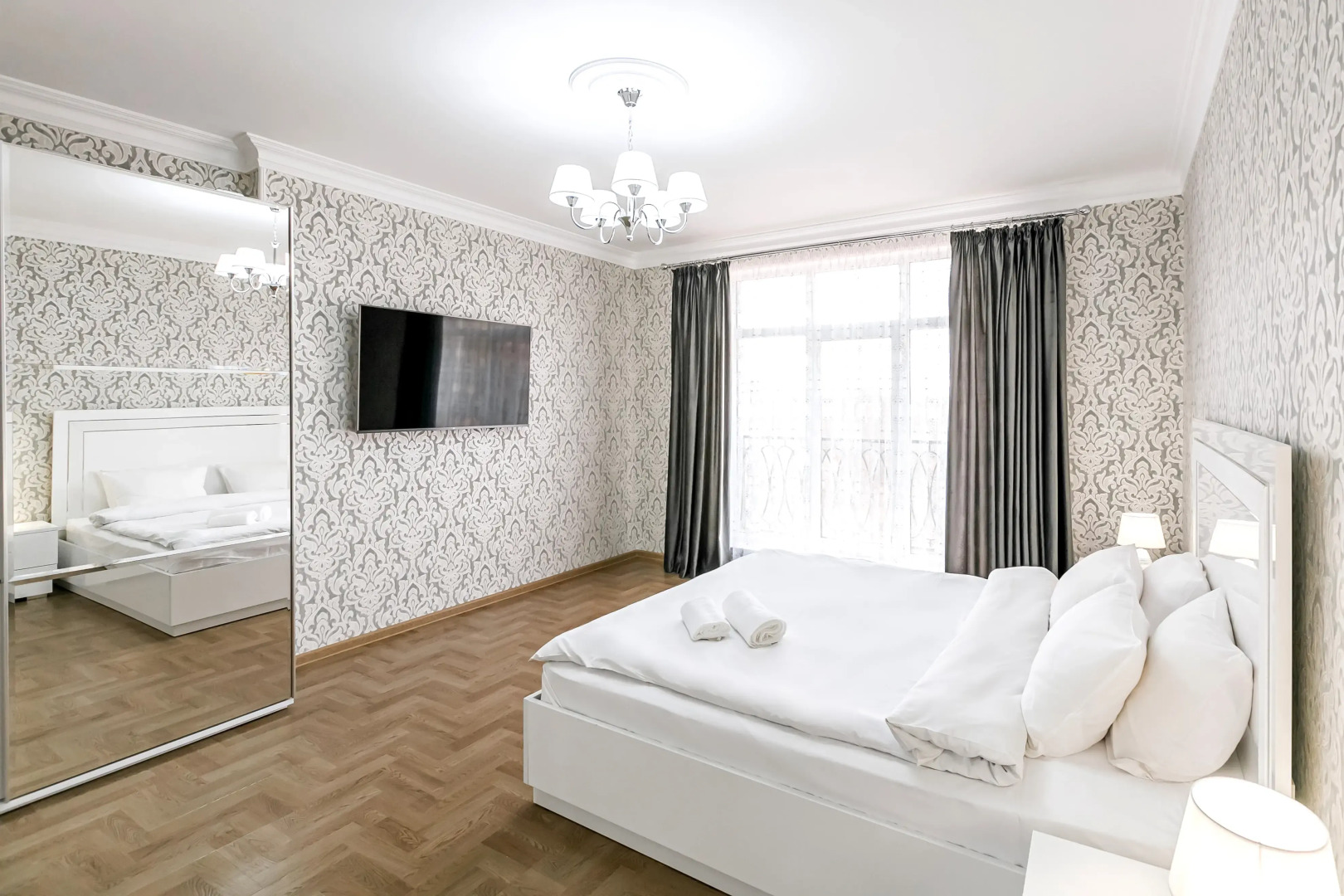 Апартаменты Лира от Ирины Савельевой + С красивым видом на Боргустанский хребет + У входа в верхний Курортный парк + Релакс 150%!