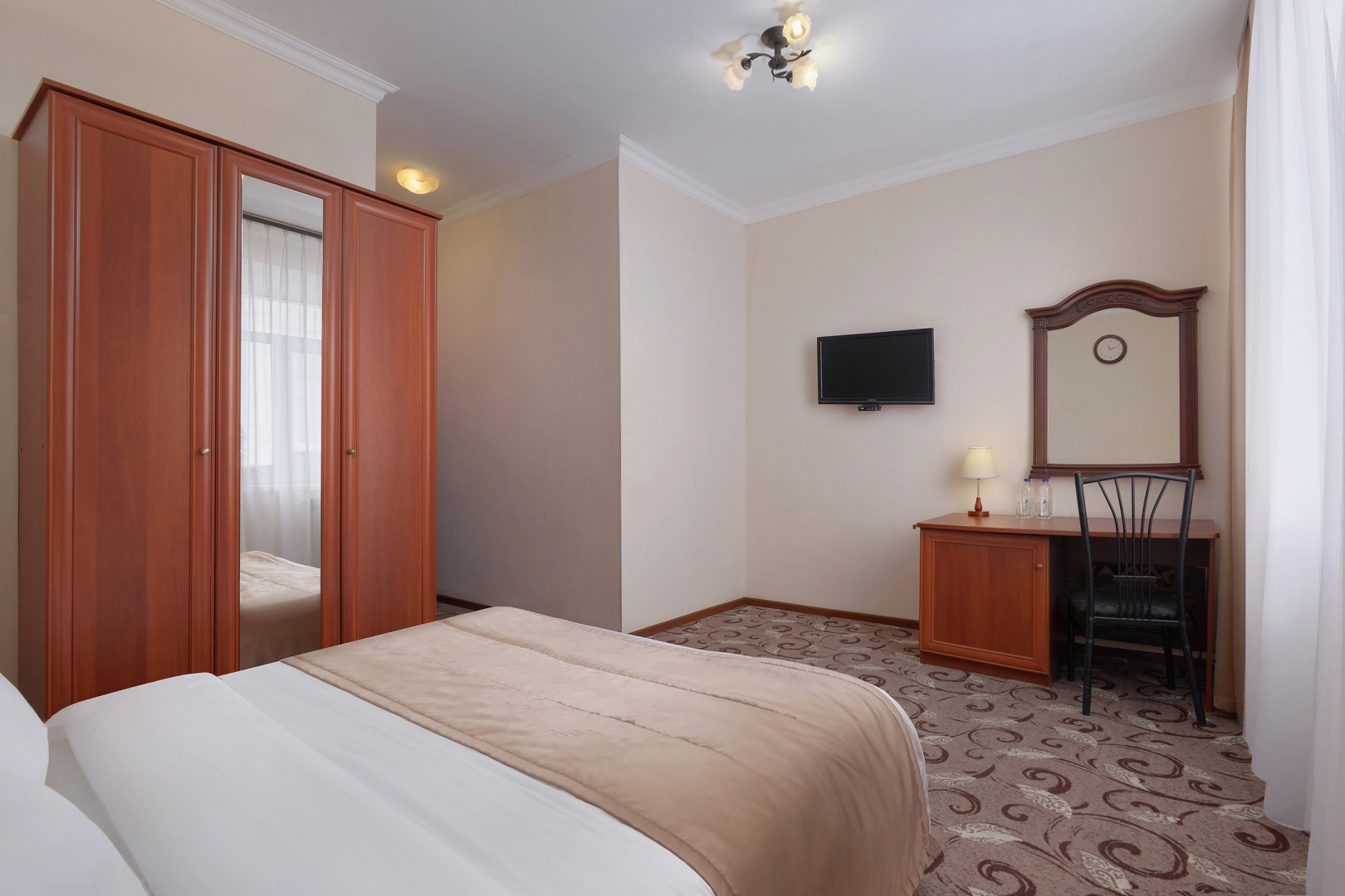 Отель Ленская