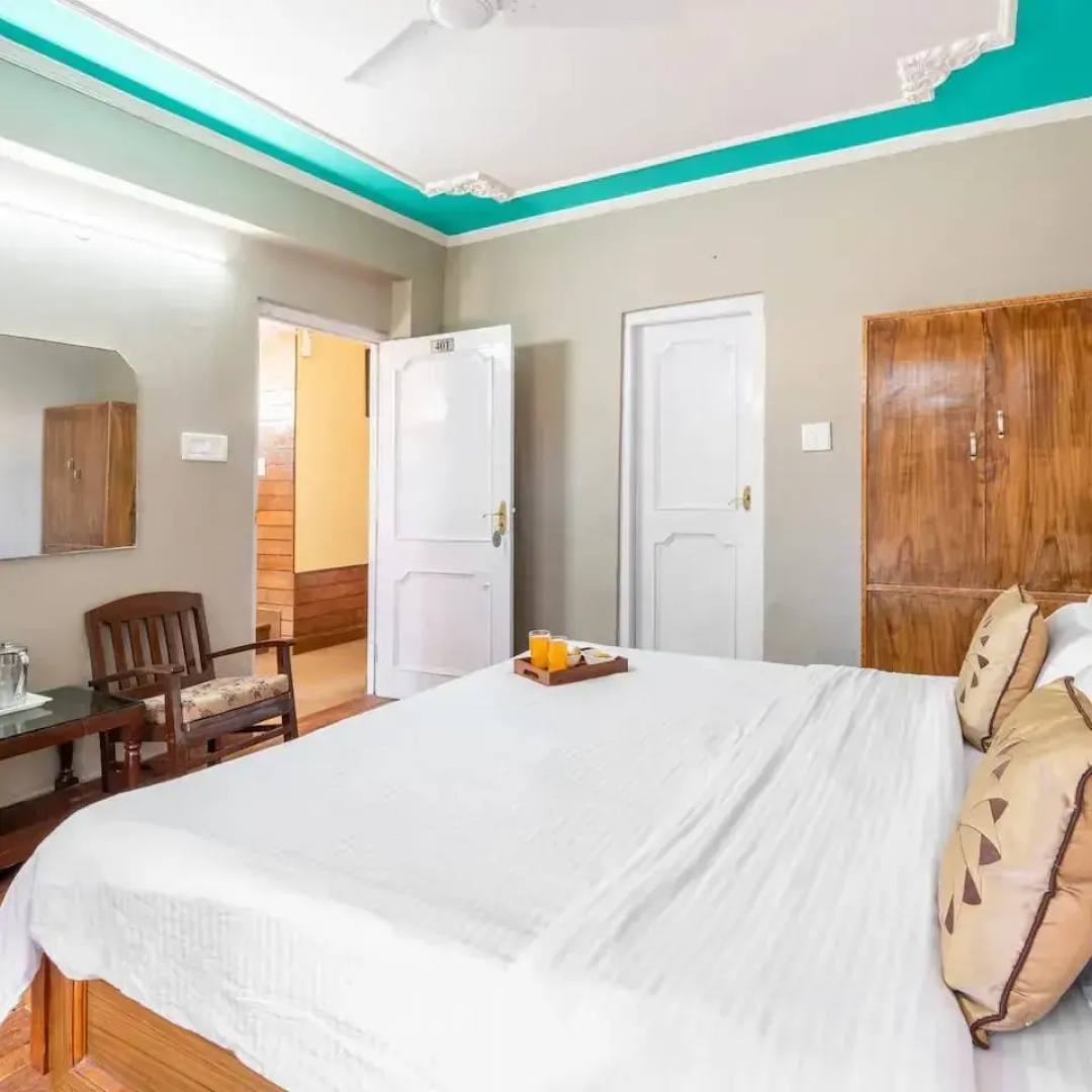 Отель Snow Crest Inn