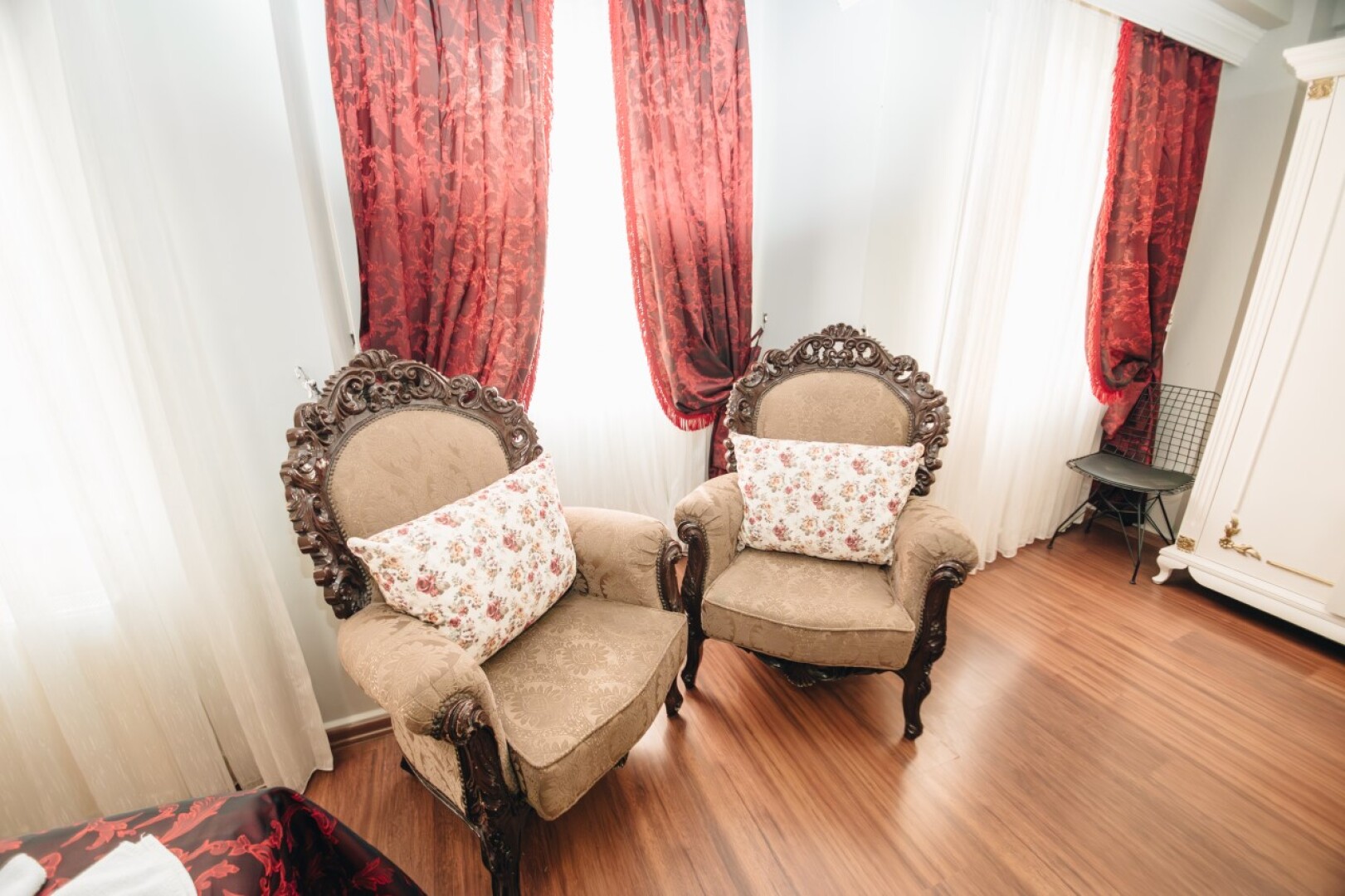 Отель Safran Suites