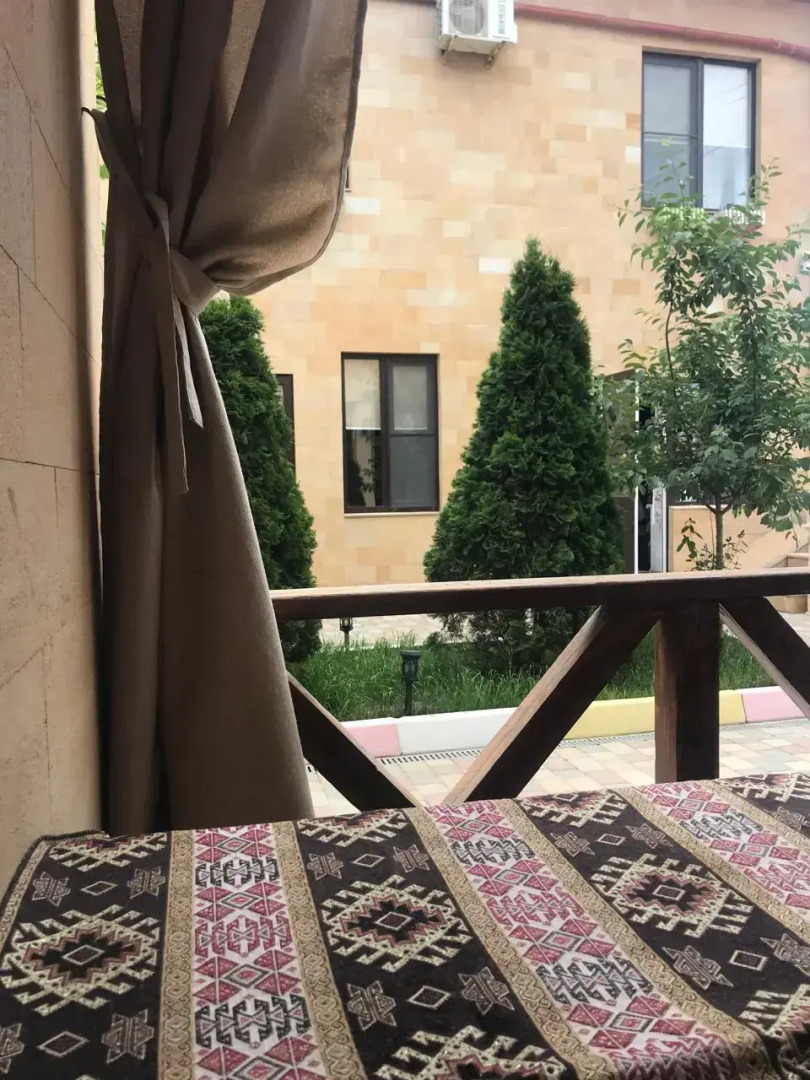 Гостиный дворик