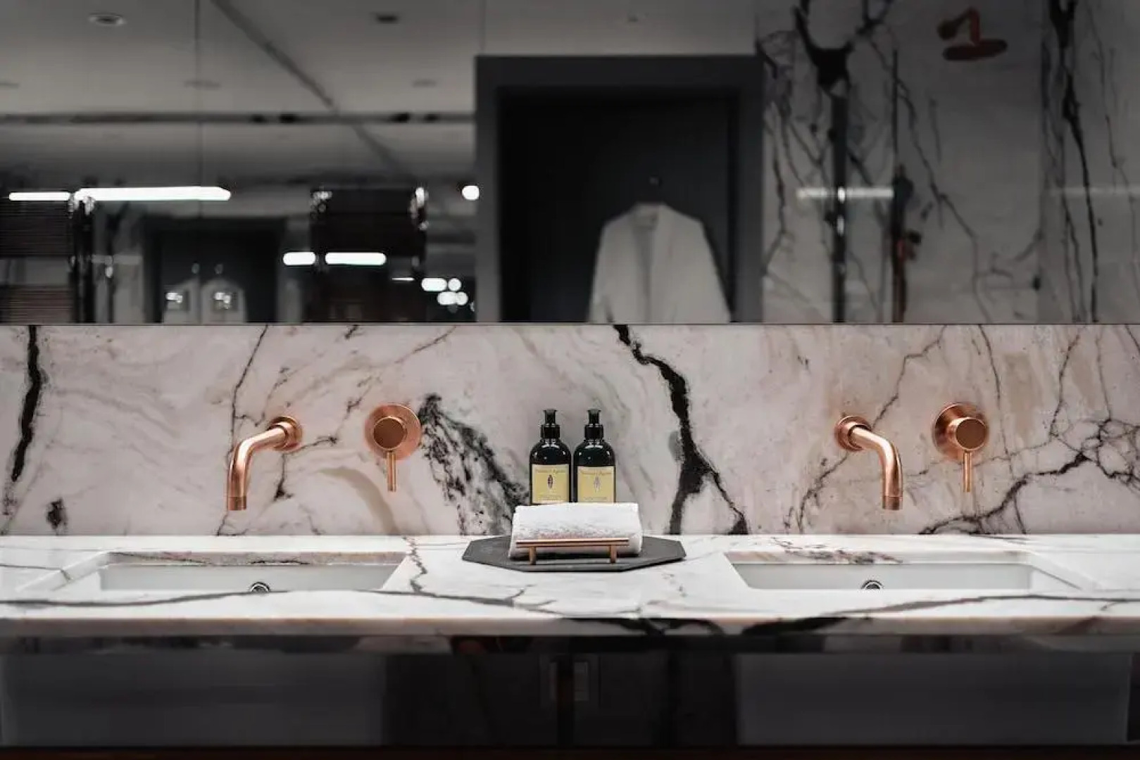 Отель H15 Luxury Palace