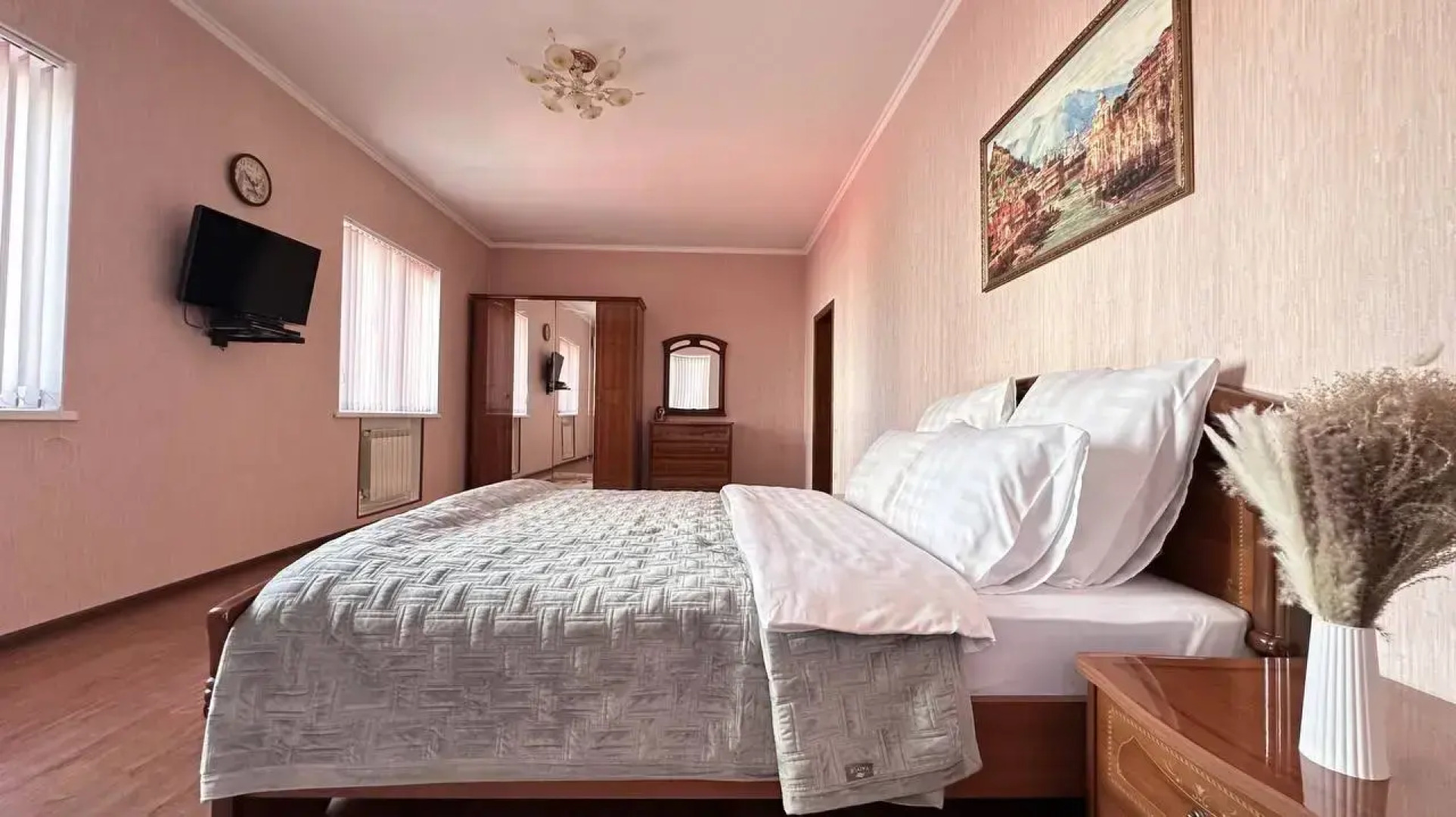 Частный дом с бассейном