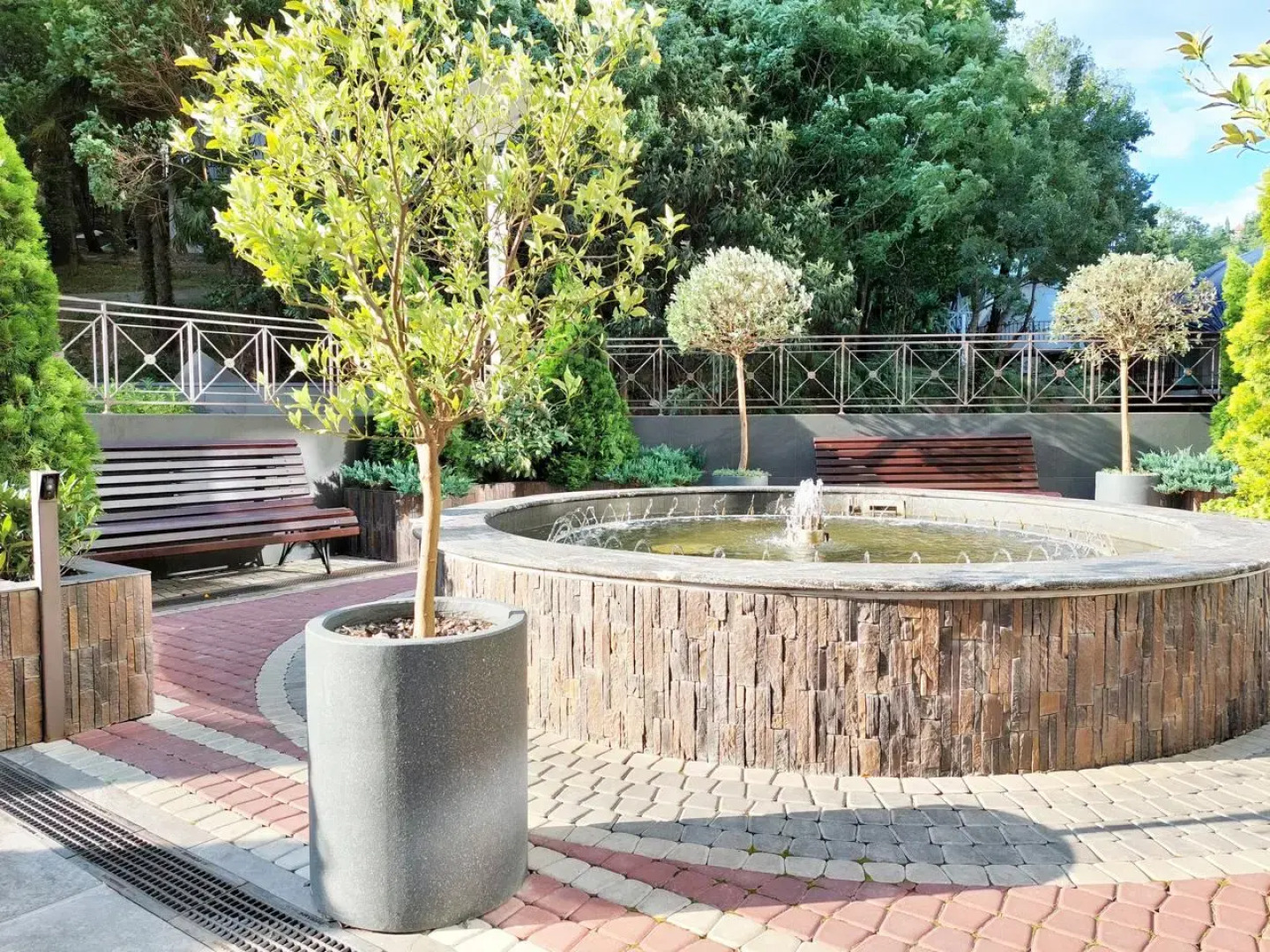 Апартаменты Студия с дизайнерским ремонтом с бассейном на крыше