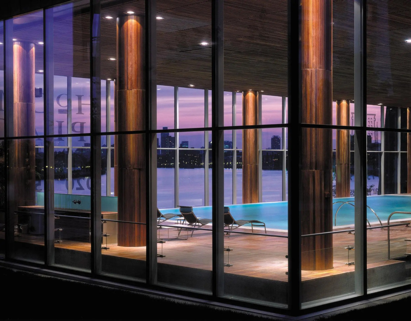 Canary Riverside Plaza Hotel