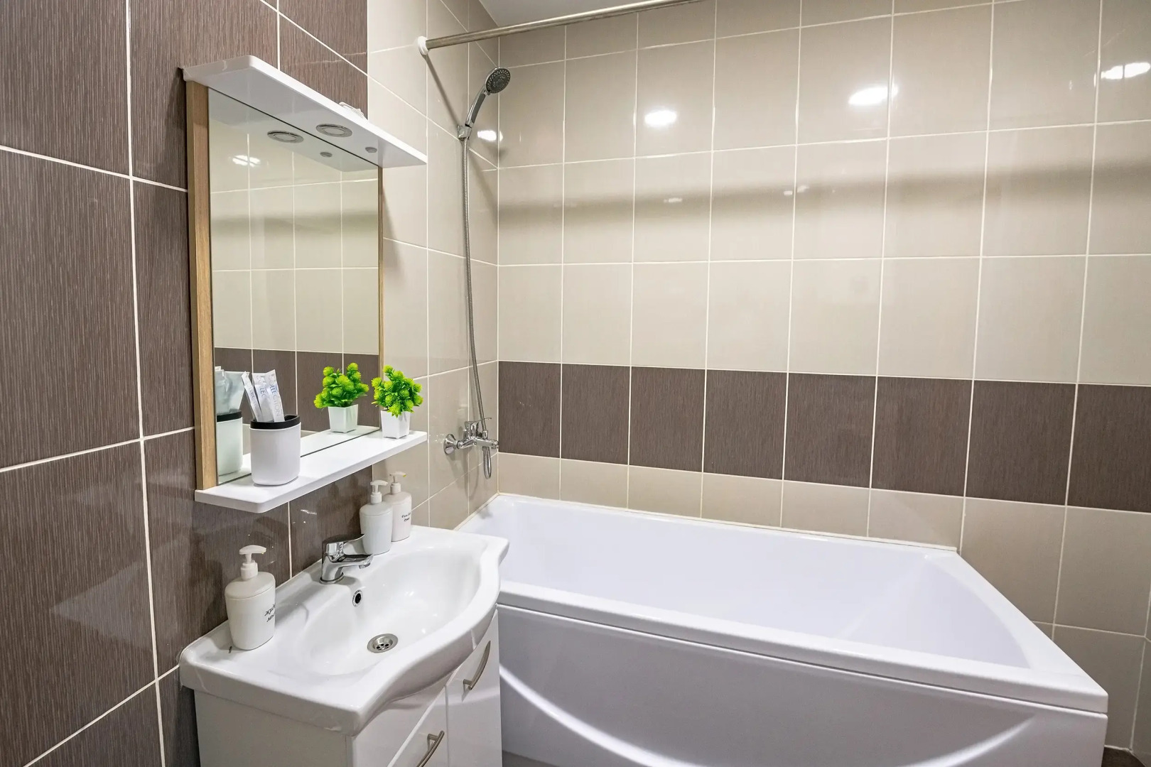 Апартаменты TopHouse на Можжевеловой 18, 103