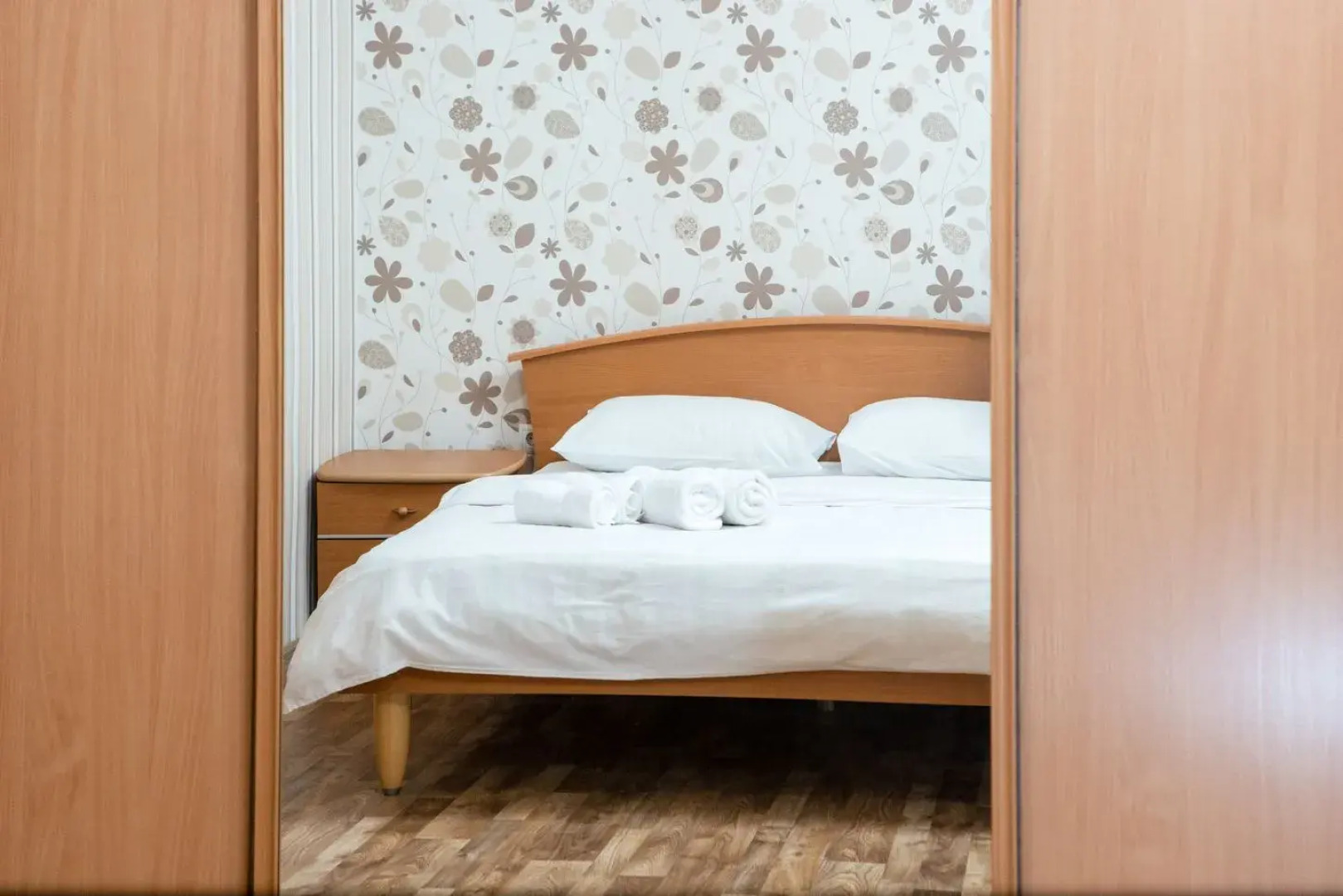 Апартаменты Просторная 2х Комнатная на Алексеева 115