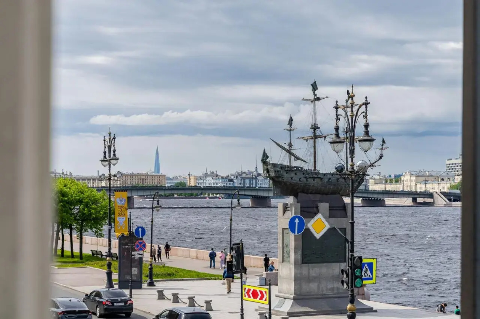 Апартаменты Лофт с видом на Неву