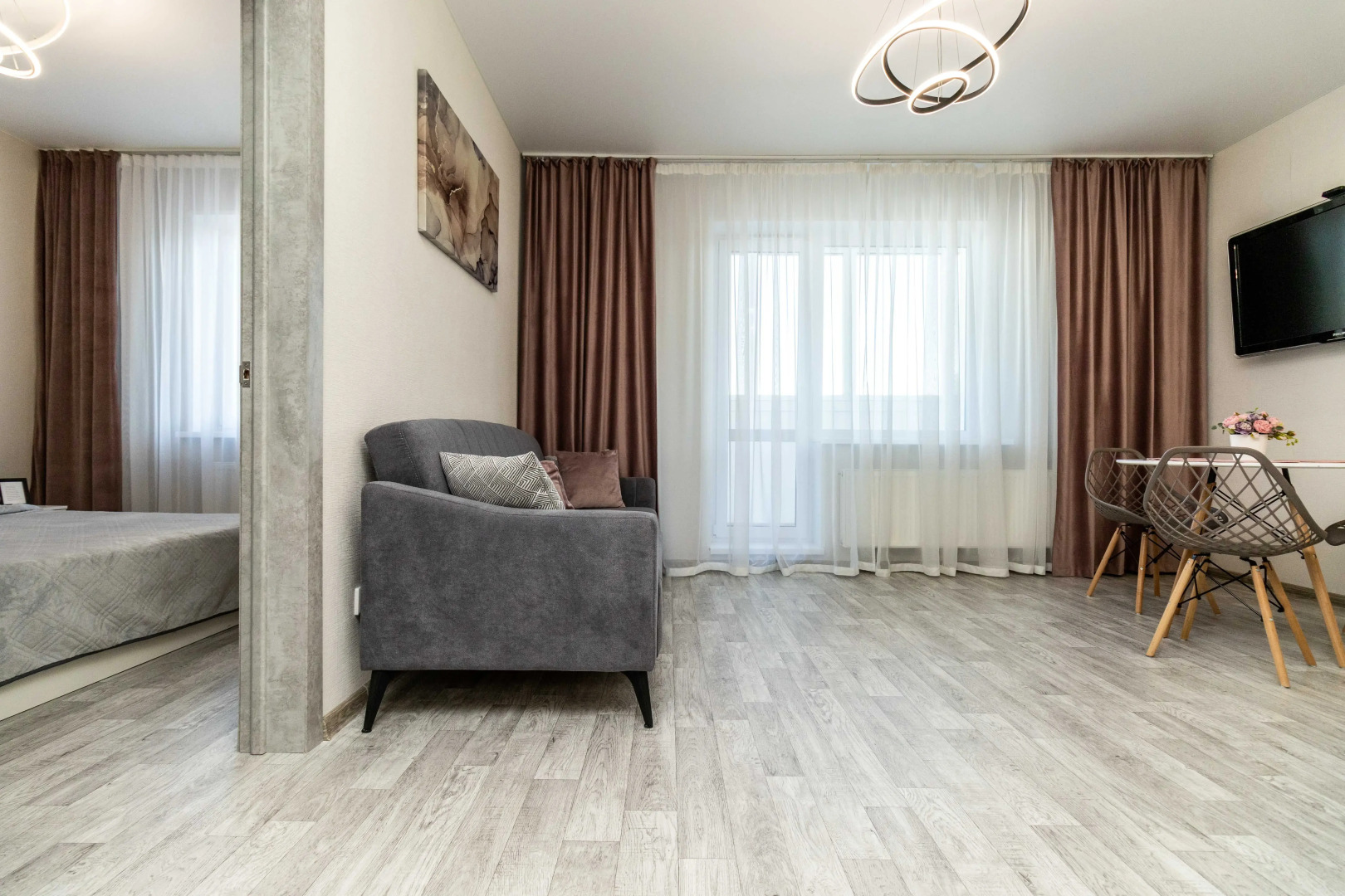 Квартира комфортные Ивана Захарова 18/2