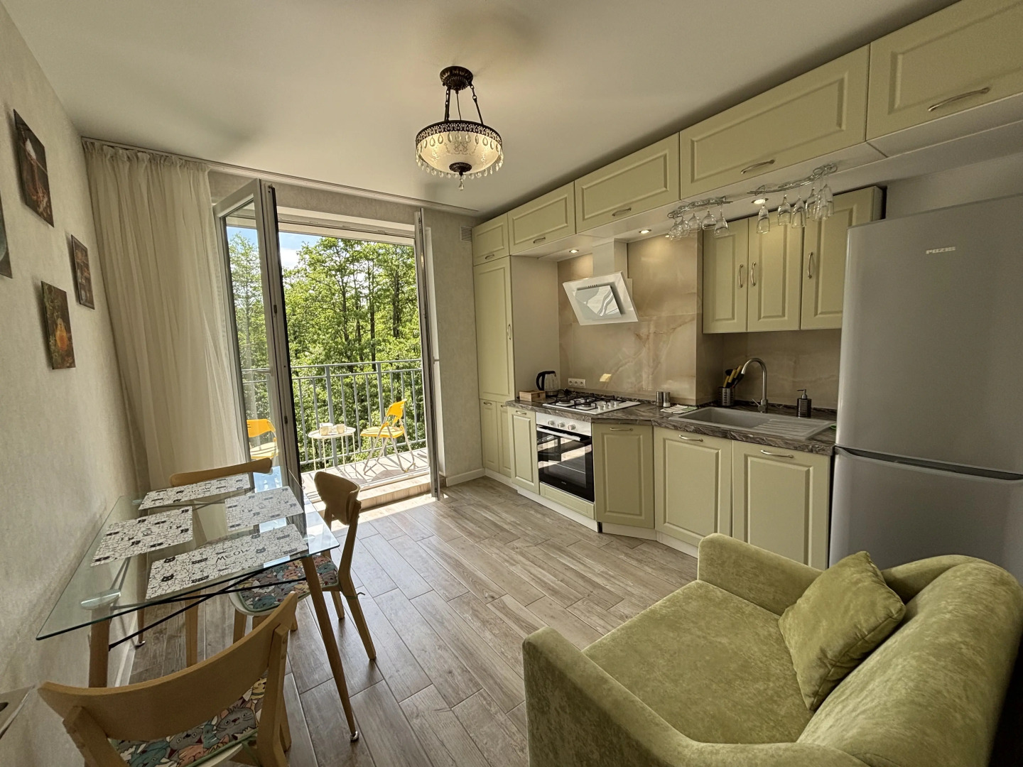 Квартира с видом на лес и пением птиц