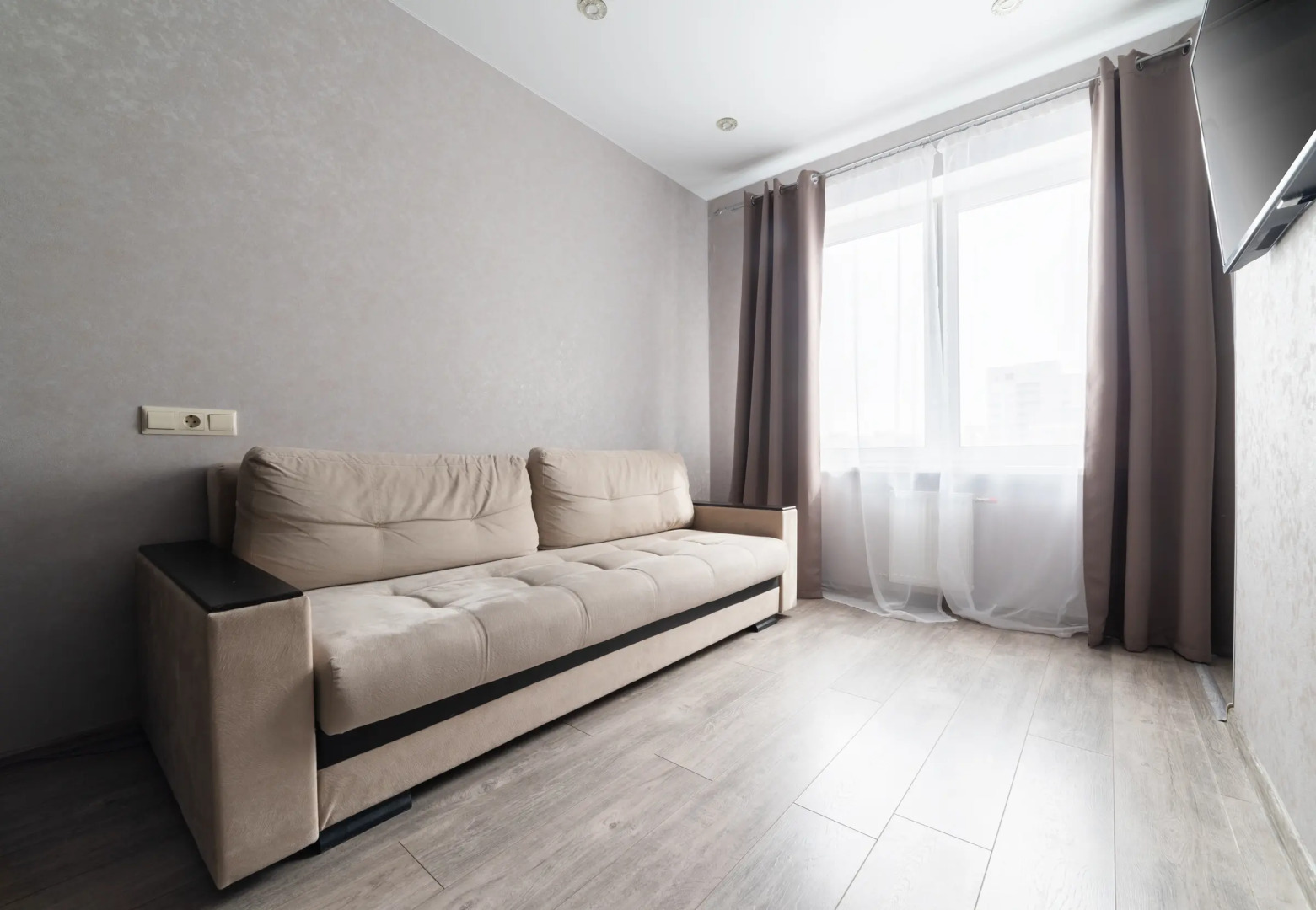 Квартира на сутки Грушевка В 3 минутах от метро Подходит для командировок и отдыха Самозаселение Wi-Fi