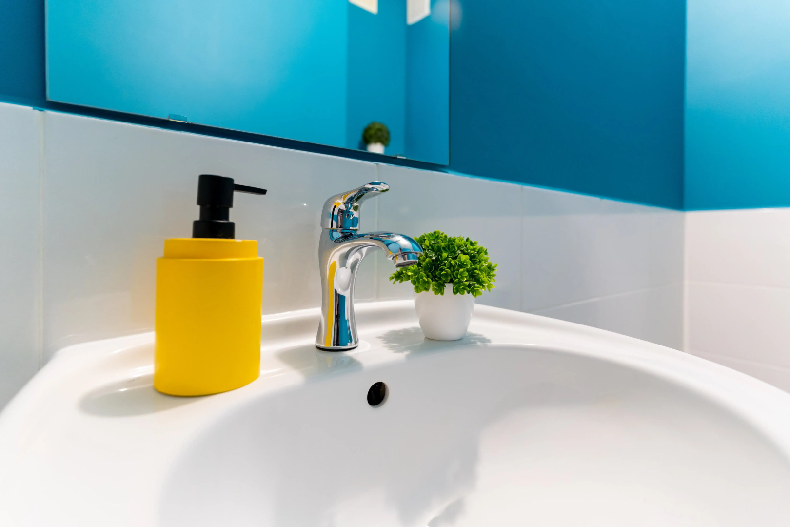 Апартаменты Stepanenkov Двухкомнатные с балконом на Колмогорова 73/4