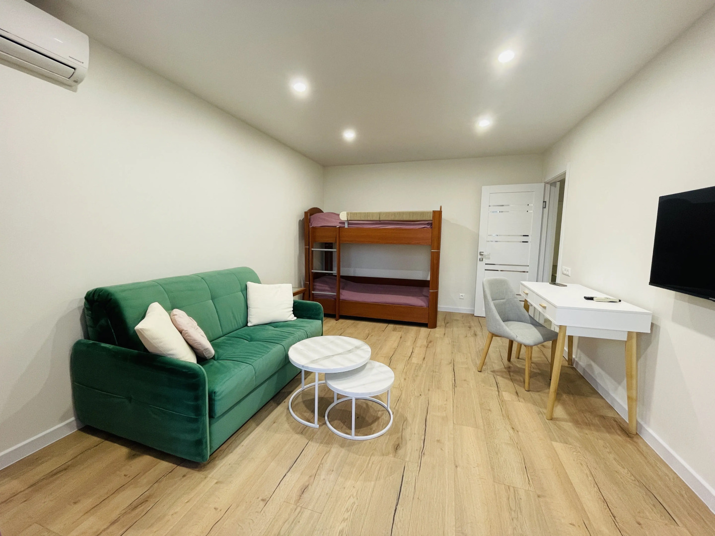 Квартира Цвет Моря на Навагинской 2-комнатная