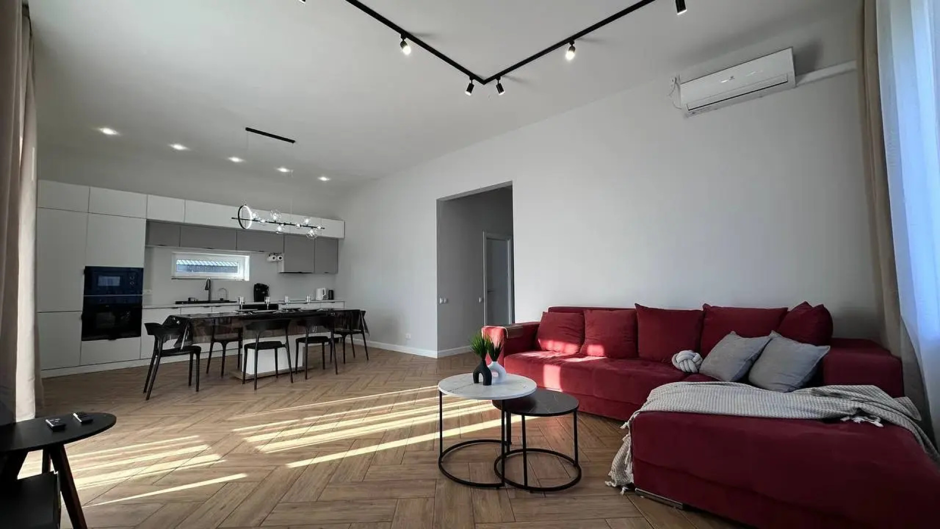 Частный дом Стильный Дом с Видом на Водоем