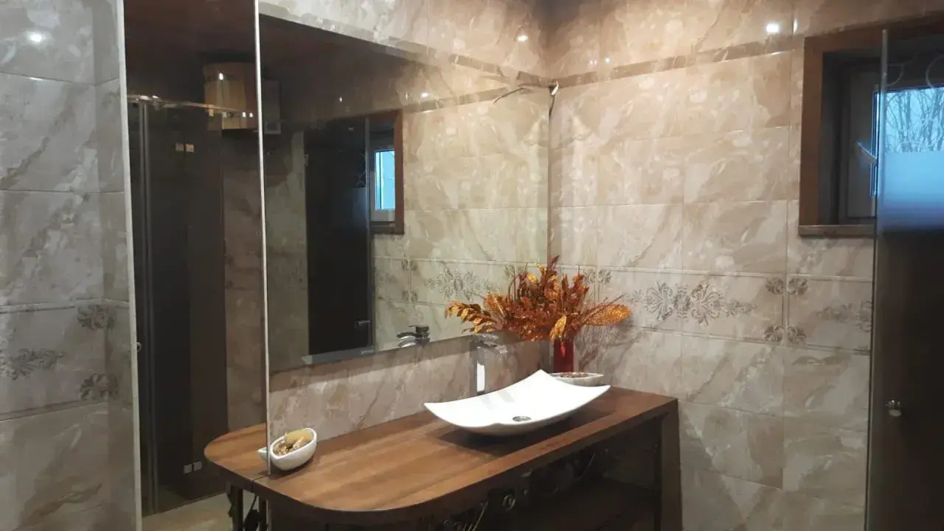 Частный дом с баней у озера