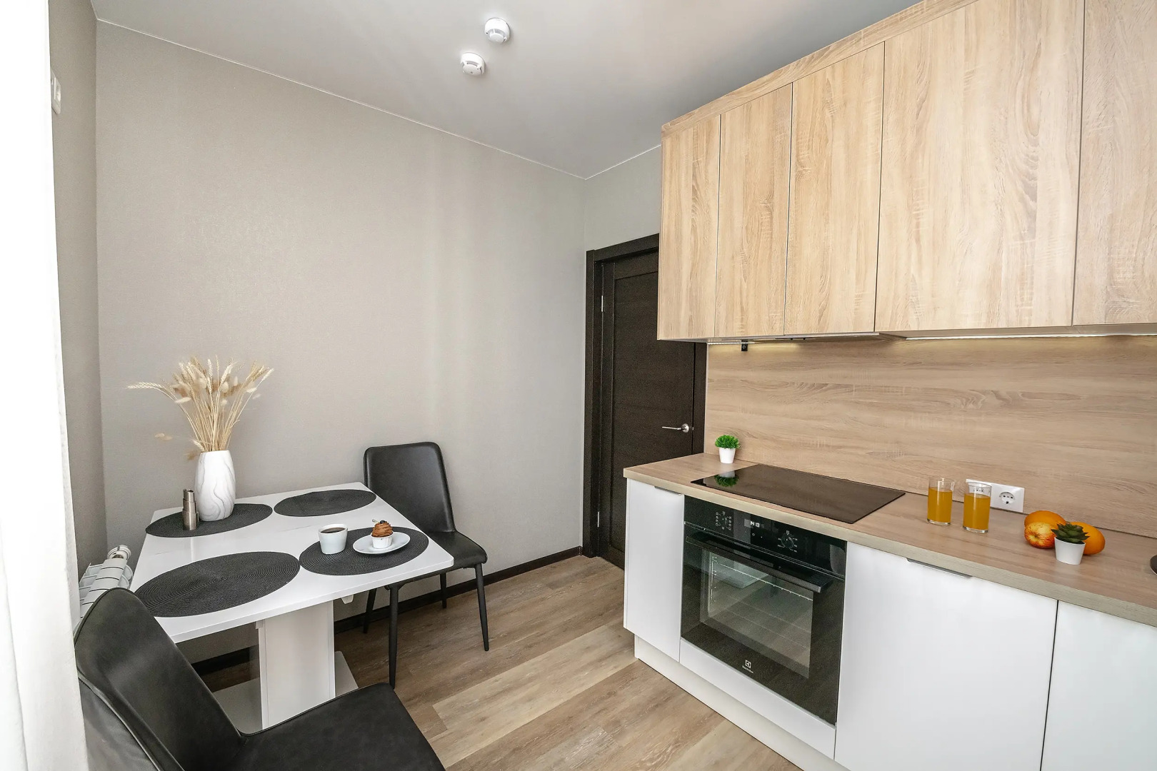 Апартаменты TopHouse на Можжевеловой 18, 2 этаж Двухкомнатные