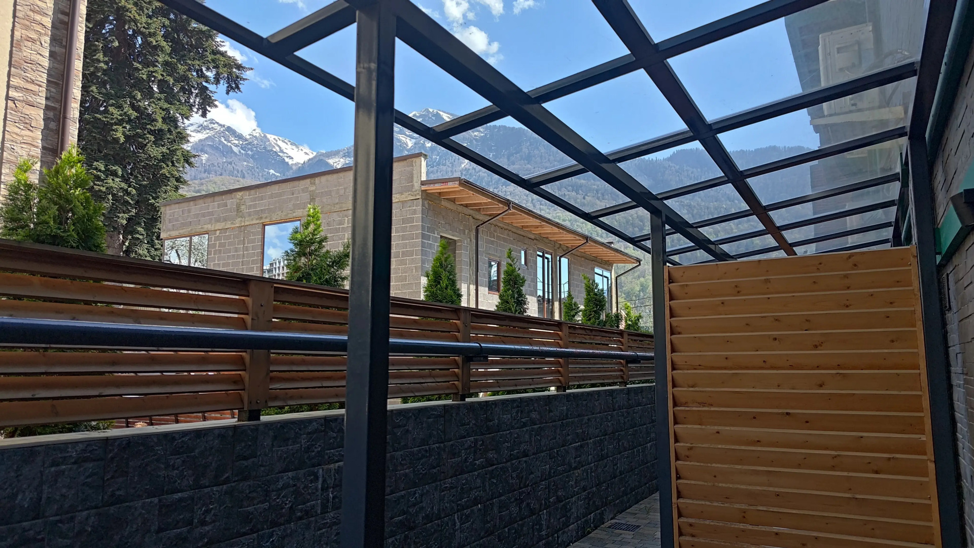 Апартаменты с Террасой и Видом на Горы