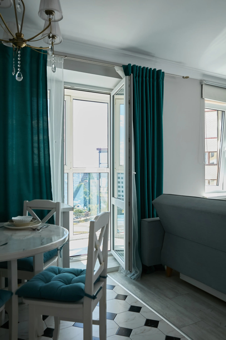 Апартаменты Luma White #2 в центре города с красивым видом на балконе