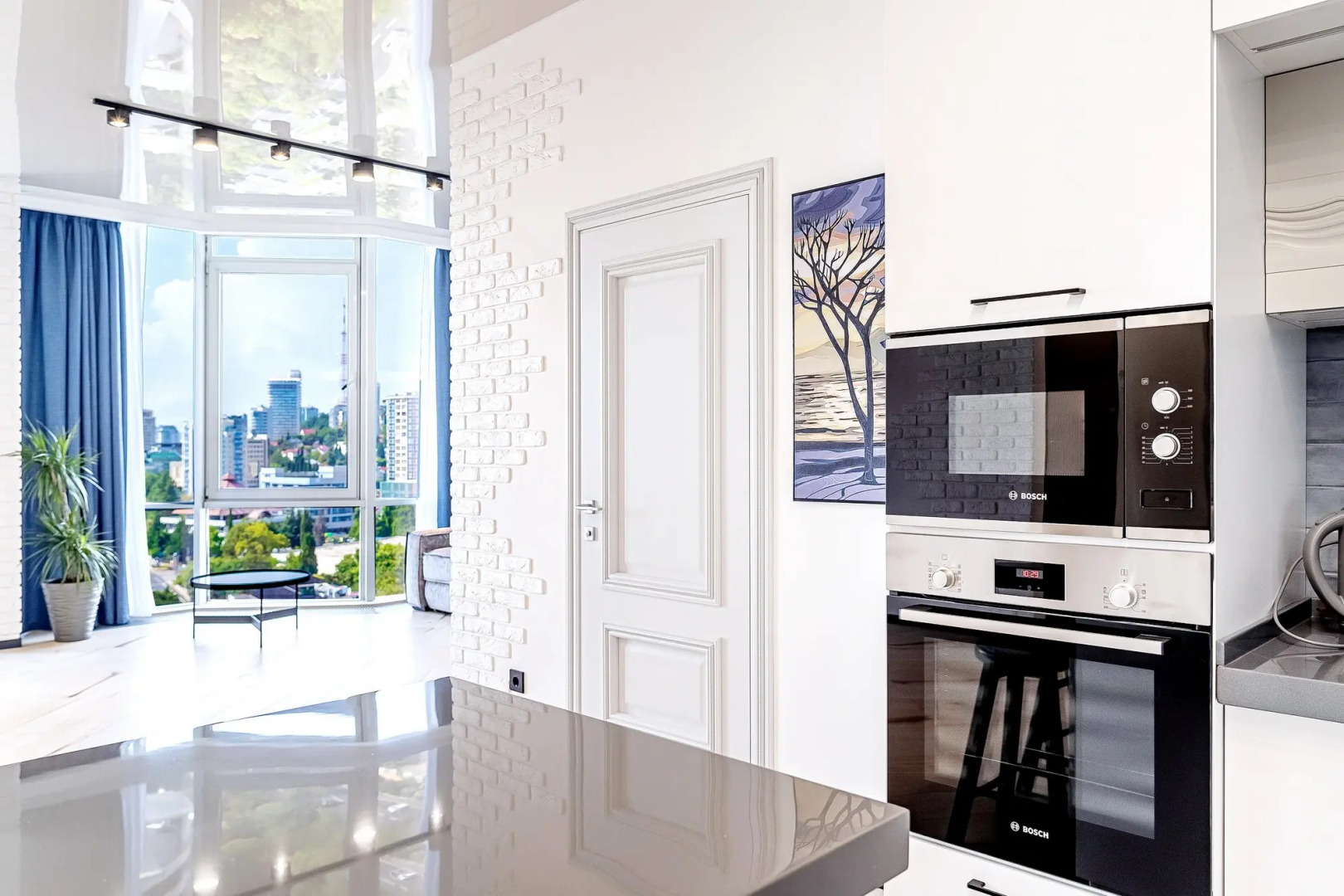 Апартаменты в центре с видом на море 76