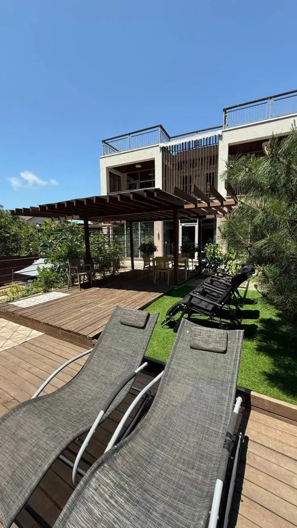 Частный Дом у Леса с Бассейном