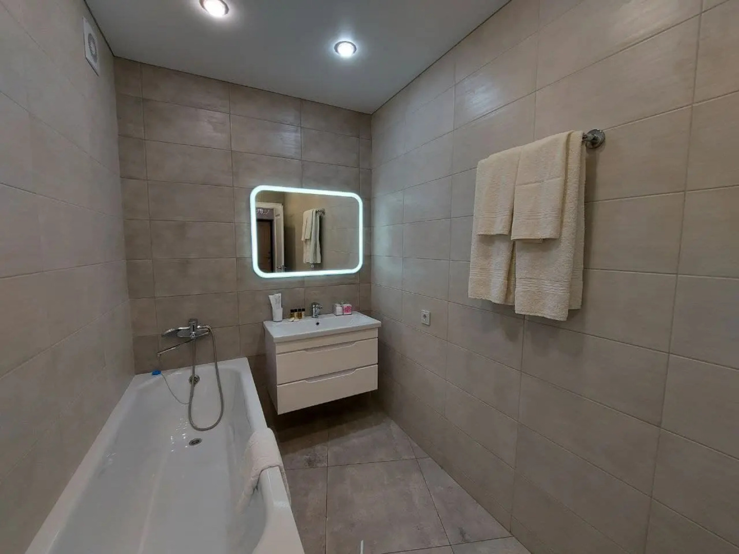 Квартира Flatirini Джикаева 1А