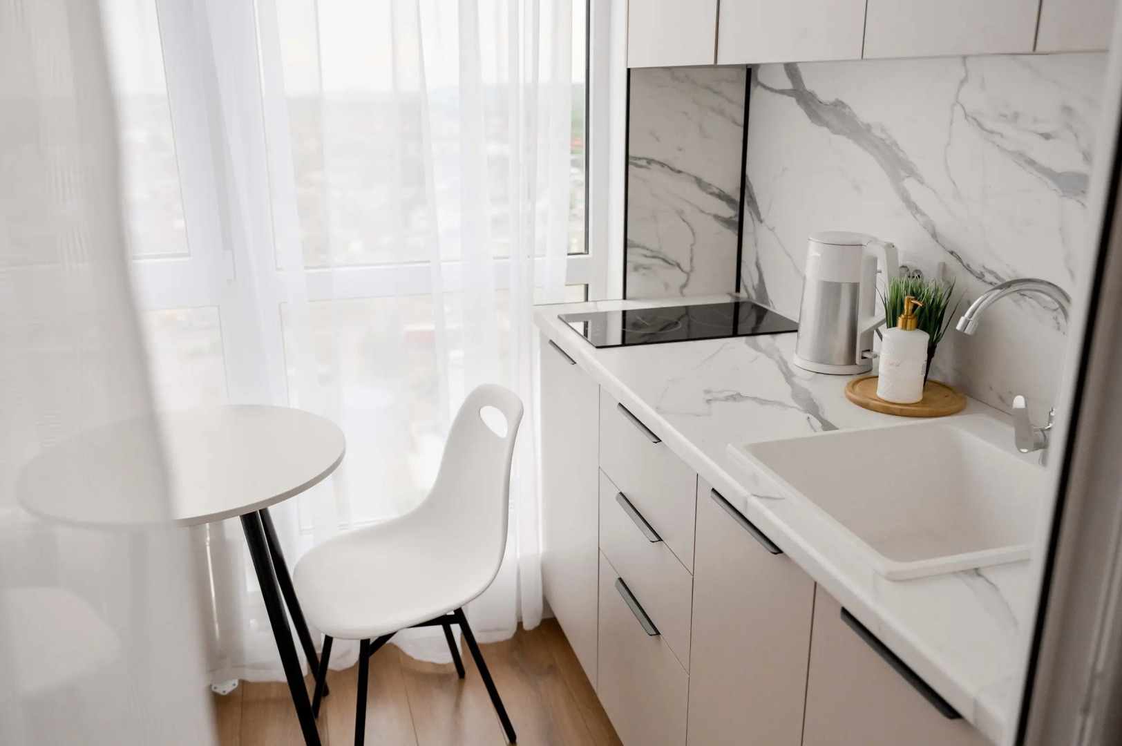 Апартаменты с панорамными окнами с шикарным видом на город 16 этаж