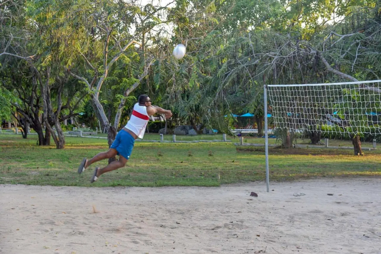 Отель Breeze Pasikudah Resort