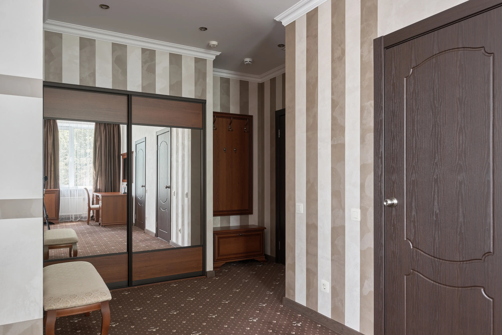 Отель Корона