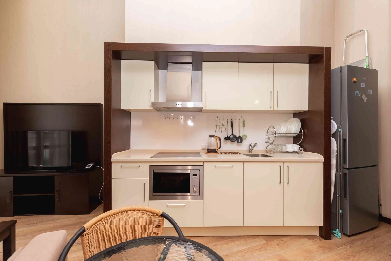 Апартаменты Море Апартаментов на набережной Времена Года