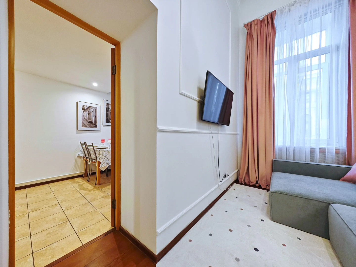 Апартаменты Невский 18 Николь и Мишель