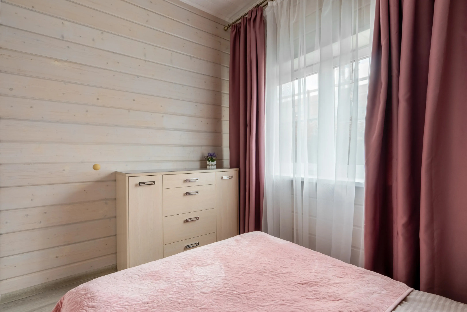 Частный дом Коттедж у озера на Речной