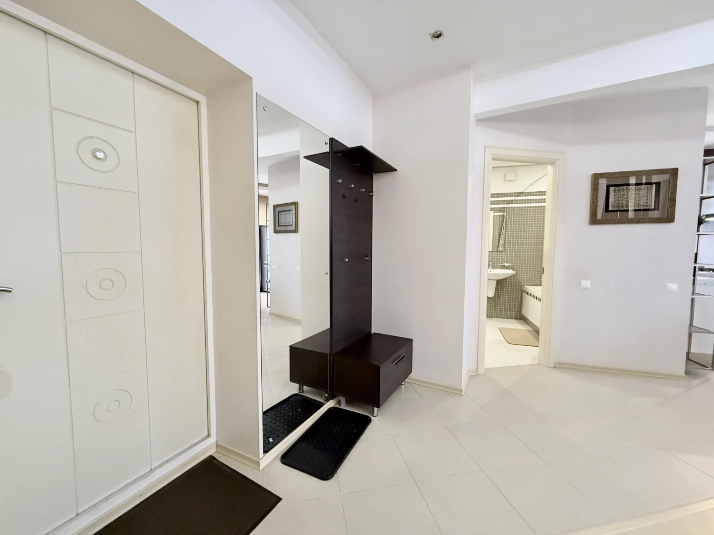 Апартаменты Уютная двухкомнатная квартира рядом с ЦУМом