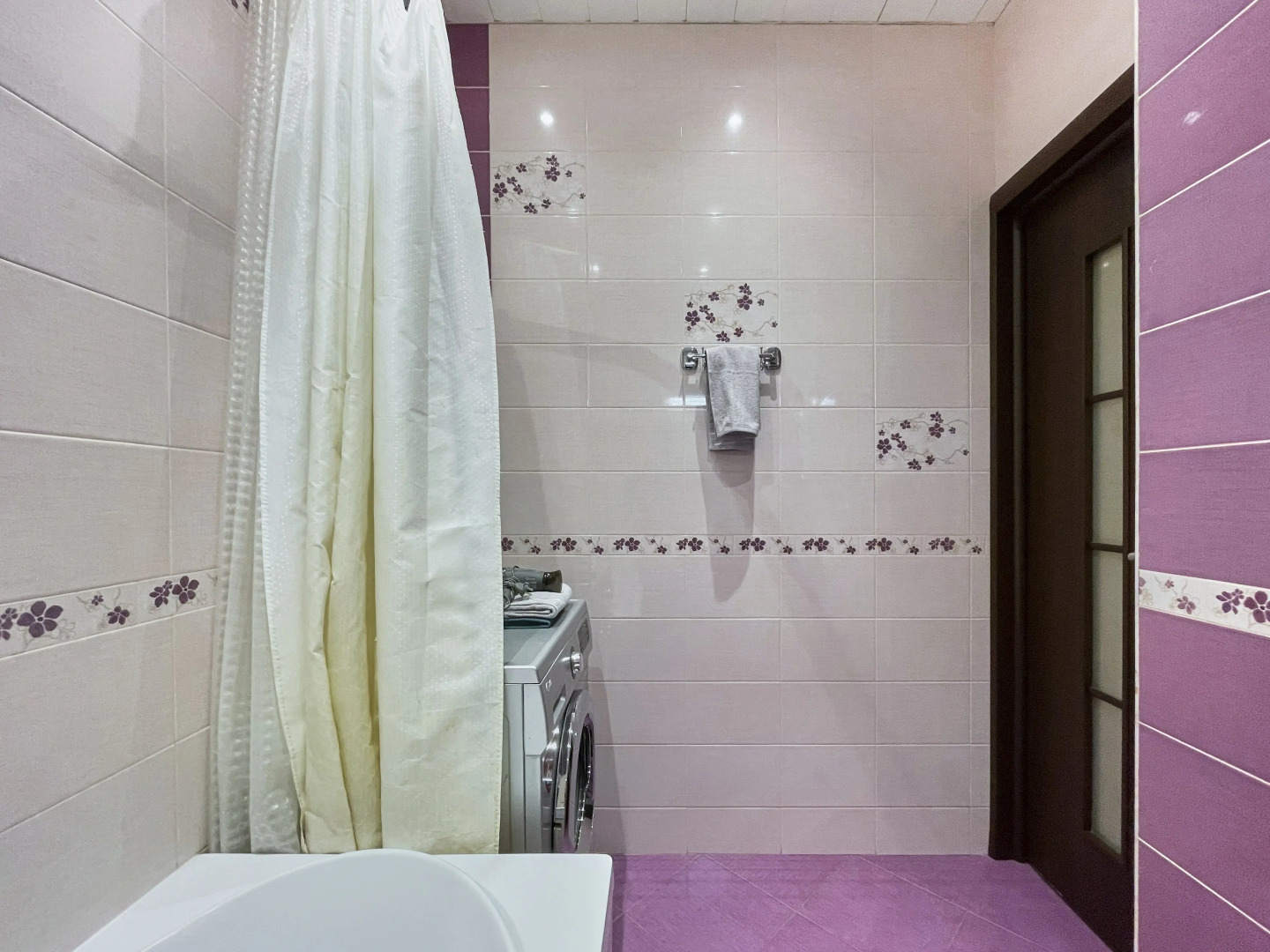 Апартаменты Шикарная двухкомнатная квартира с раздельными комнатами и балконом