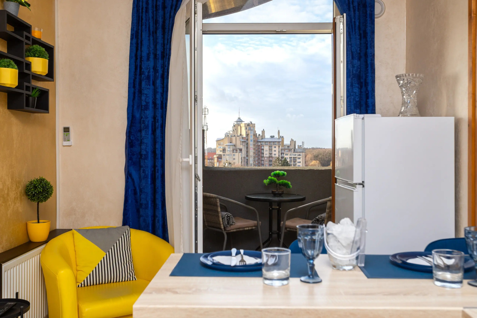 Квартира класса комфоpт плюс с красивым видом из окна в историческом центре города Амалиенау