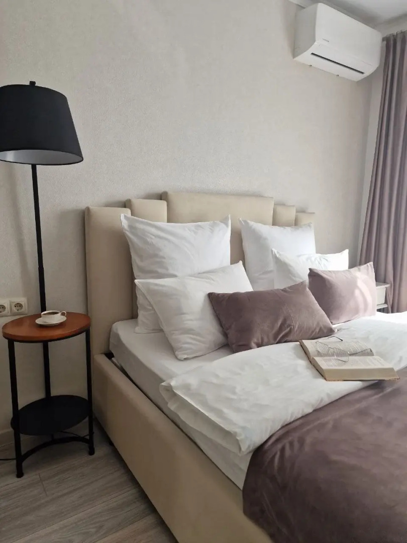 Квартира Flatirini с панорамными окнами в ЖК Весна