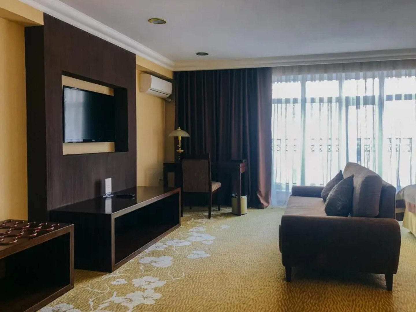 Отель Шайни Ривер