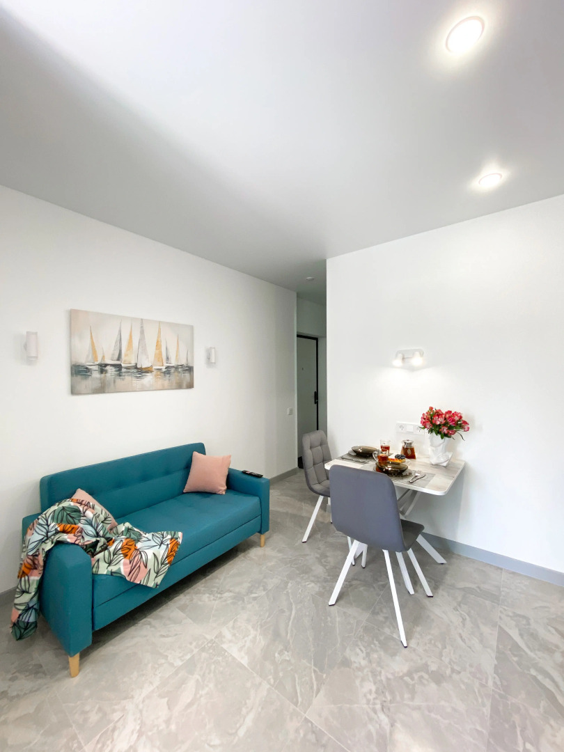 Апартаменты-студия 30 кв.м. с кроватью и балконом, с 3 по 6 этаж