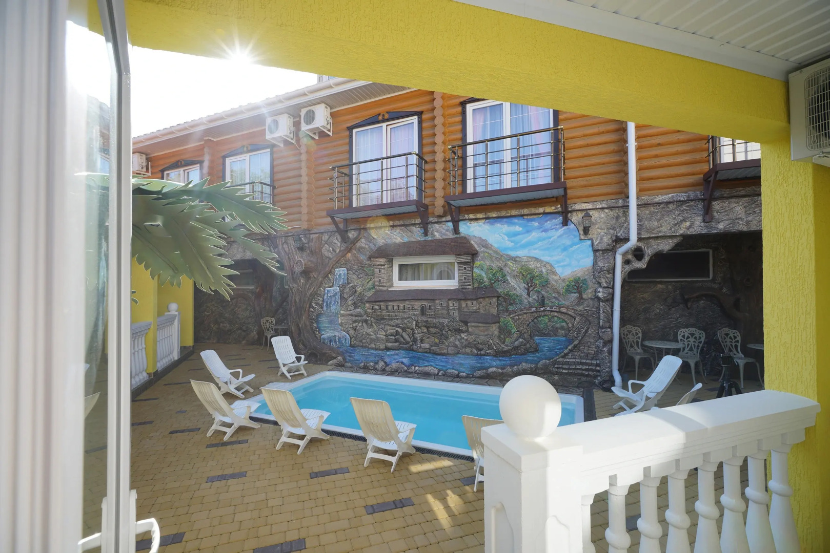 Отель Роман