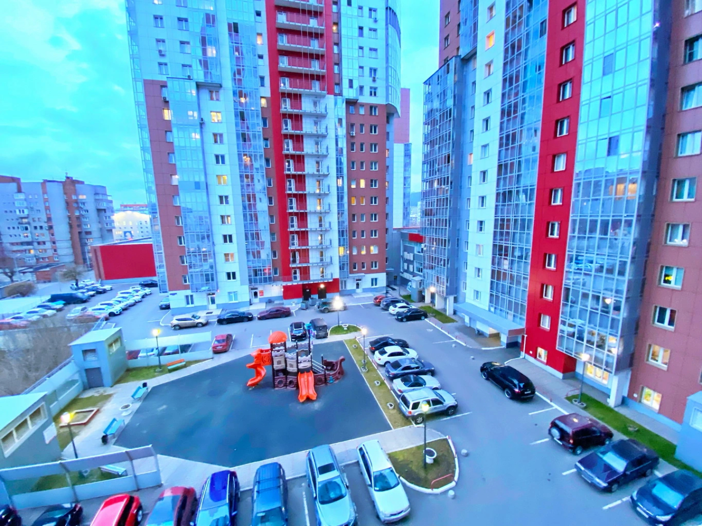 Апартаменты 1-к Республики 33А