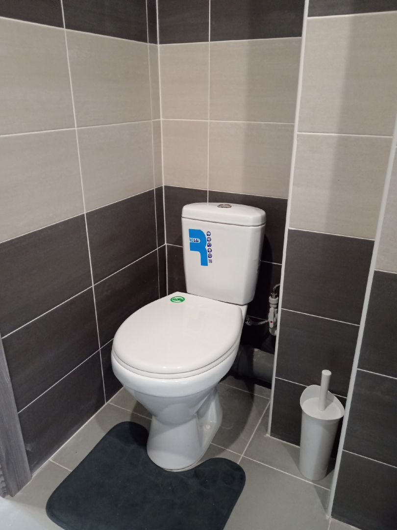 Квартира с панорамными окнами с видом на озеро