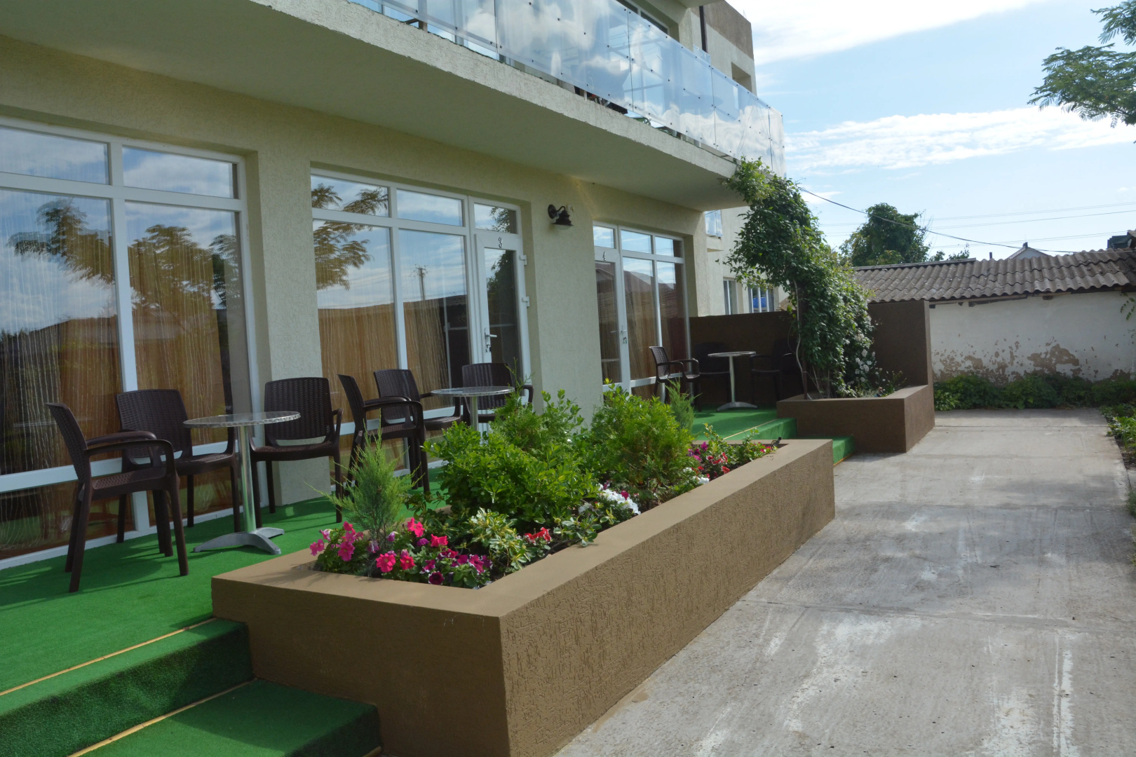 Dacha Leo Guest House