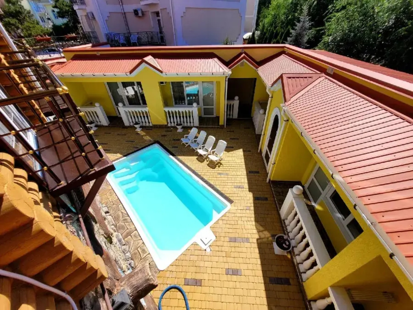 Отель Роман